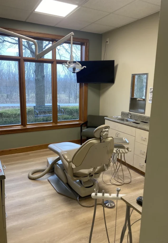 Broken Arrow Dental and Implants exam room.